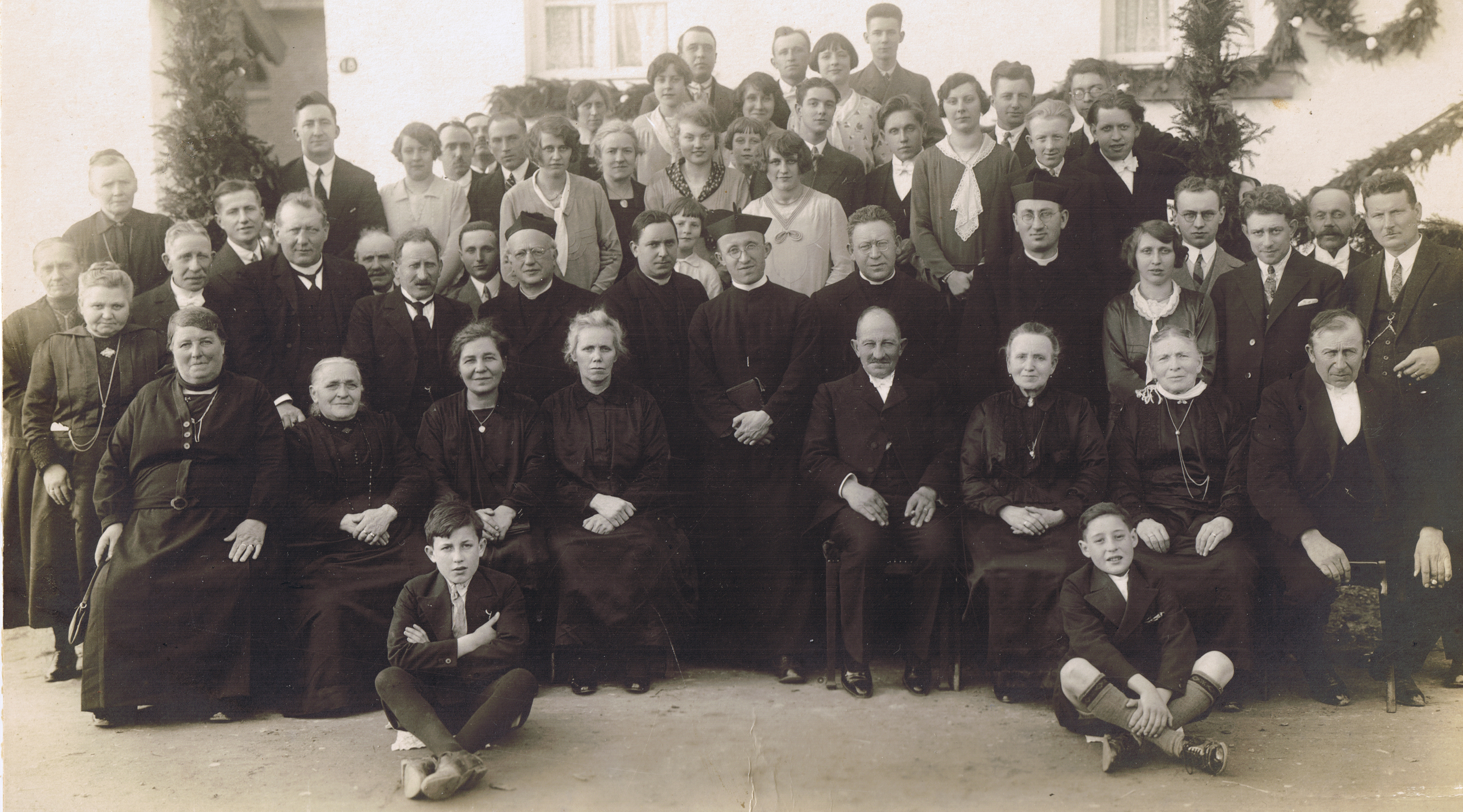 Familieportret 1930 Priesterwijding Jan Willem Lipperts